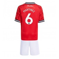 Stroje piłkarskie Manchester United Lisandro Martinez #6 Koszulka Podstawowej dla dzieci 2025-26 Krótki Rękaw (+ szorty)